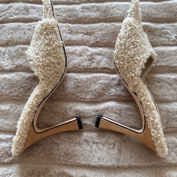 Good American The Standout Cream Sherpa Mule Heels - Picture 3 of 3